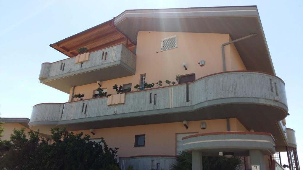 B&B Mirella Città Sant'Angelo Eksteriør billede